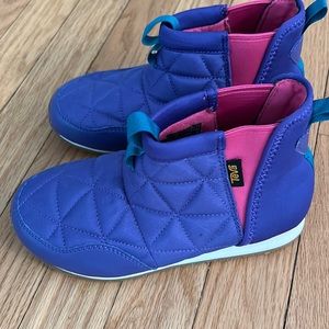 Teva girl ember booties